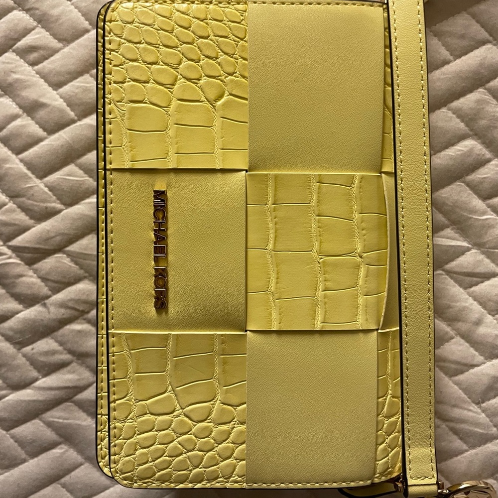 Micheal Kors New purse . Never worn.